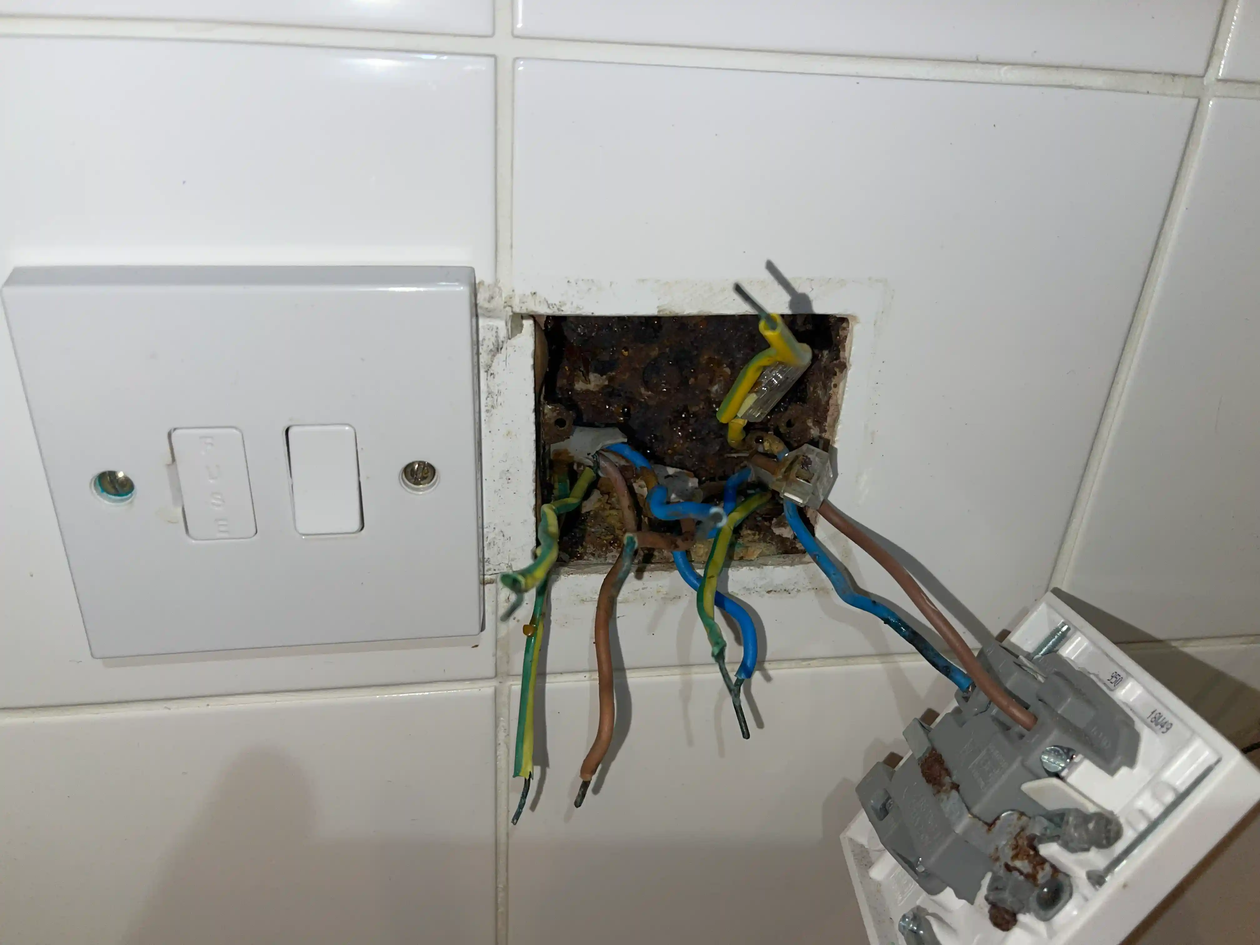 24 Hours Emergency Electrician near Victoria